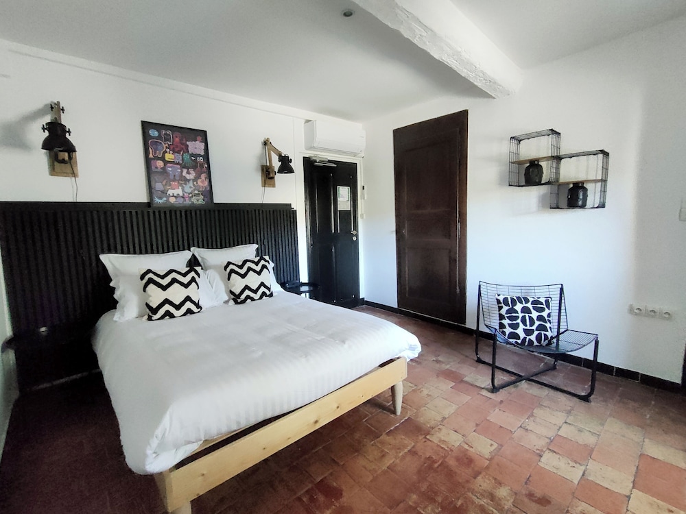 AUBERGE COTE JARDIN 8/56