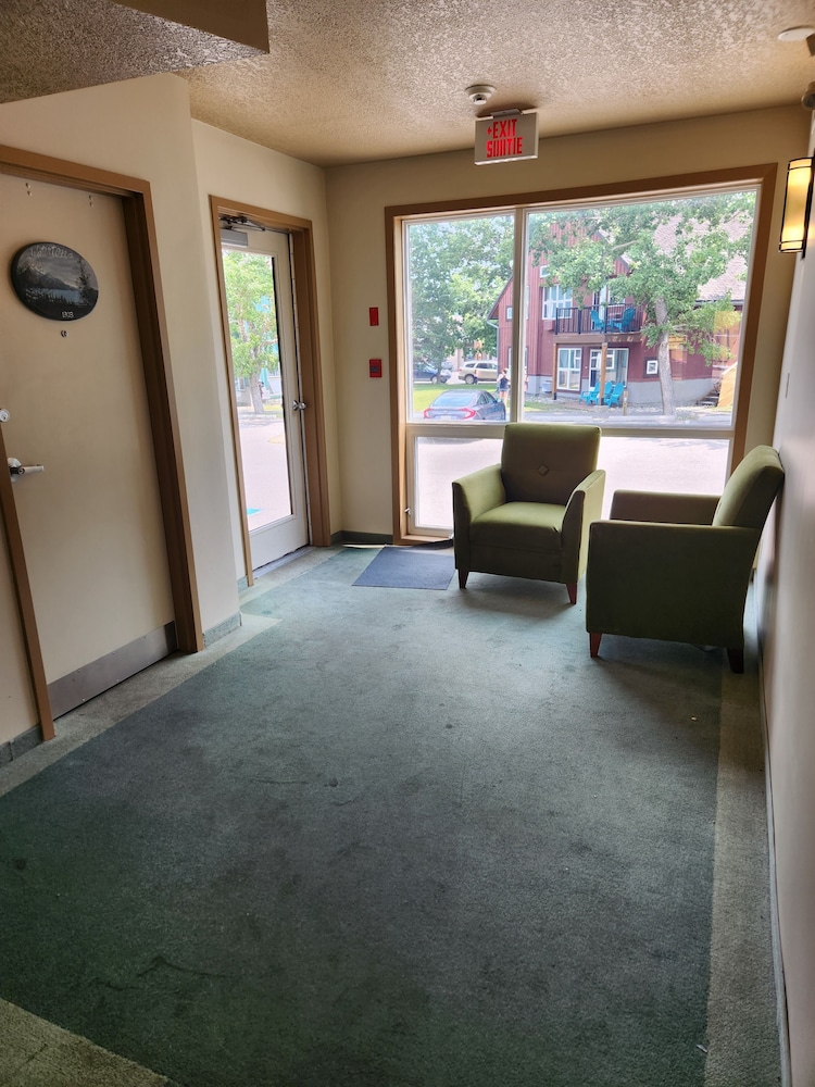 Waterton Lakes Lodge Resort 42/50