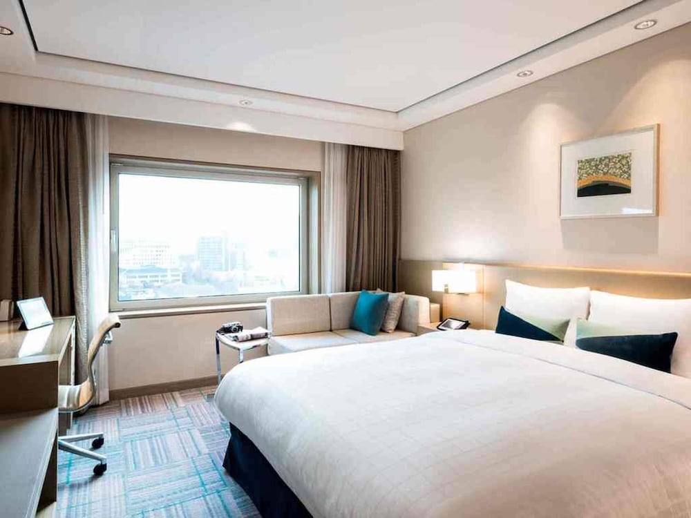 EXECUTIVE, QUEEN BED