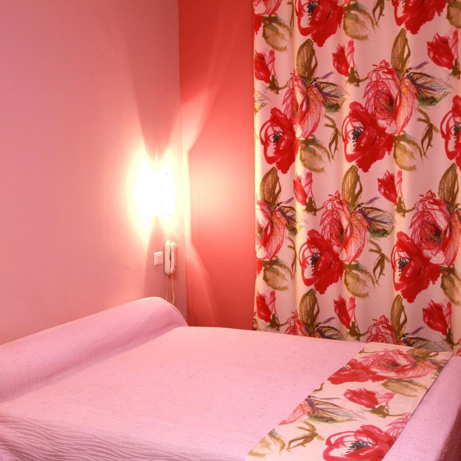 HOTEL LE CLOS DES OLIVIERS 18/37
