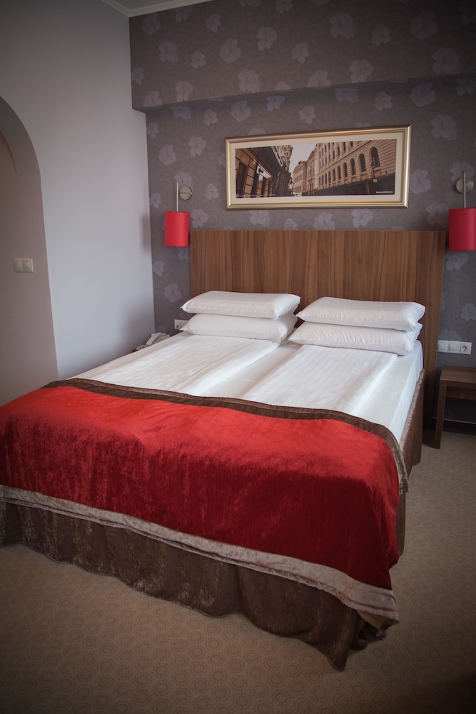 Ambasador Hotel 28/76