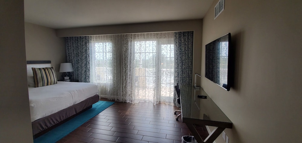 Grand, Suite, King Bed, Intracoastal View