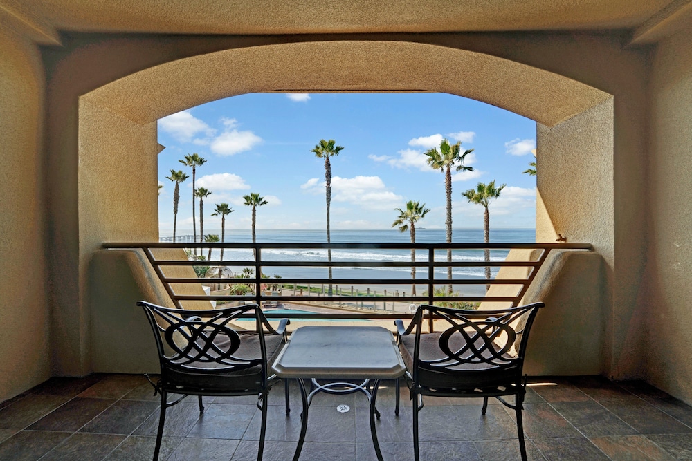 Pacific Terrace Hotel 85/92