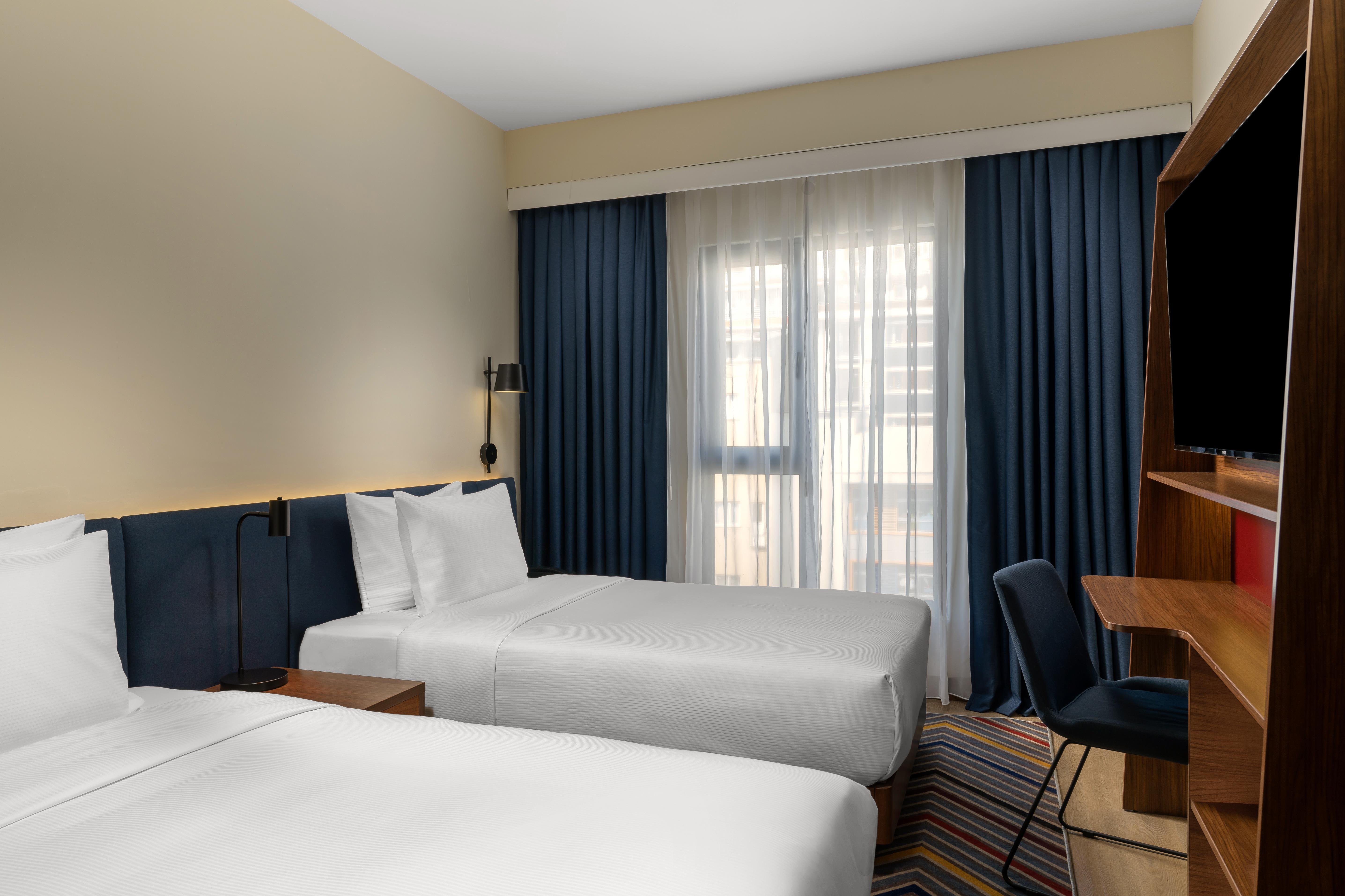 ROOM, TWIN BEDS