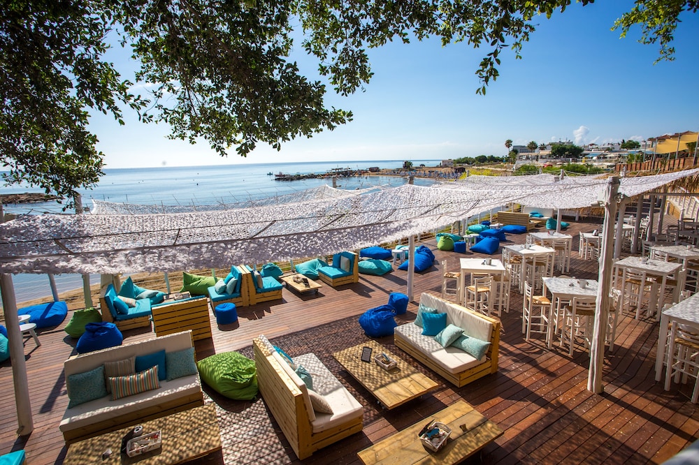 Golden Coast Beach Hotel 40/50