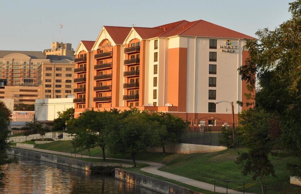 Hyatt Place San Antonio Riverwalk 54/60