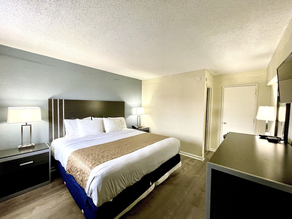 Red Carpet Inn &amp; Suites 12/30