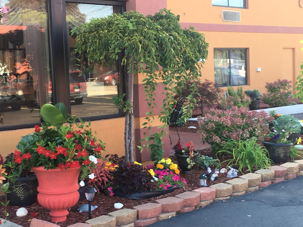 A Victory Inn - West Dearborn 20/22