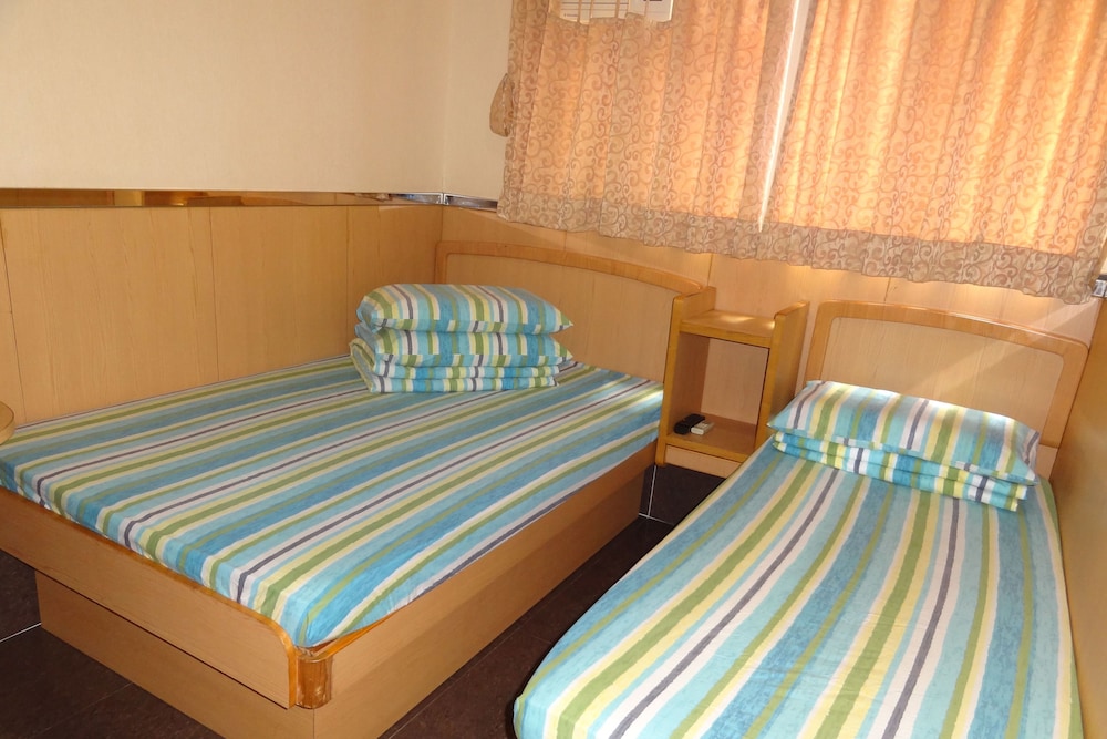 ROOM, TRIPLE