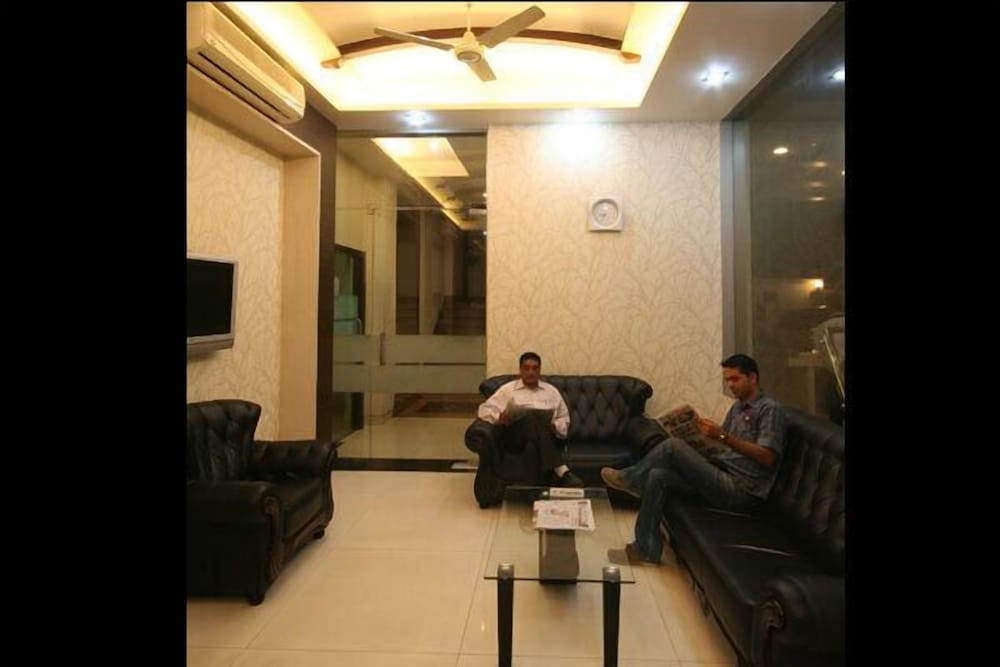 Hotel Dhiraj 11/19