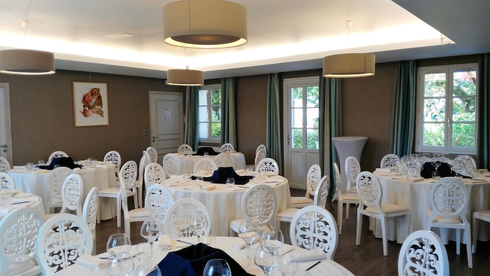 CHATEAU DE FERE HOTEL 31/50