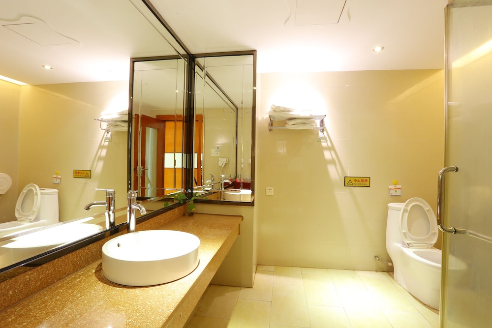 Victoria Hotels 15/18