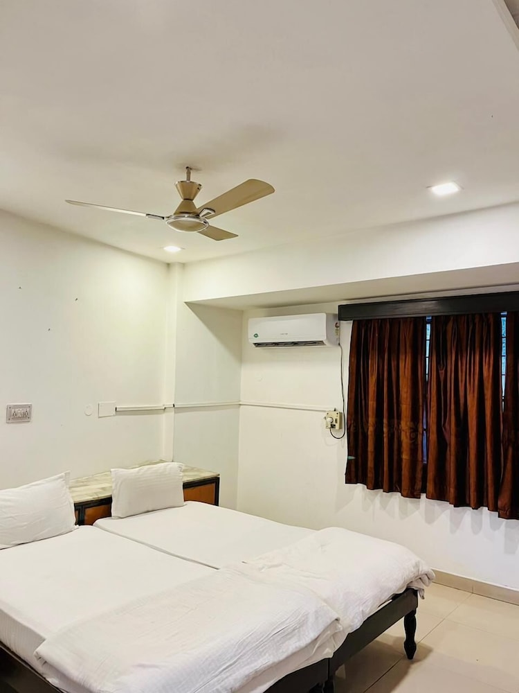 PATHIK HOTEL 8/32