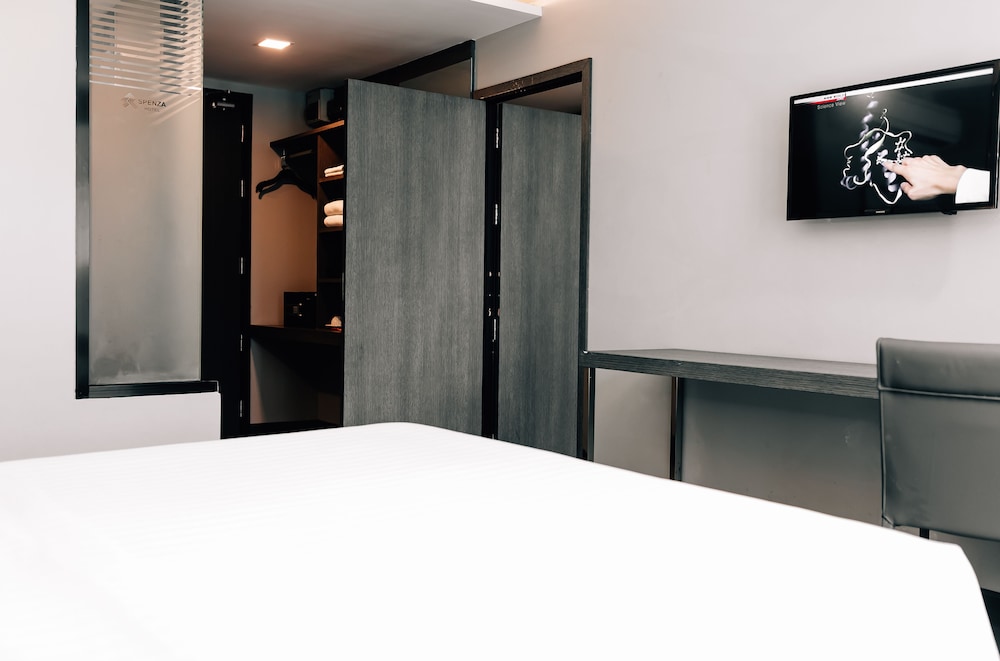 SPENZA HOTEL 20/43