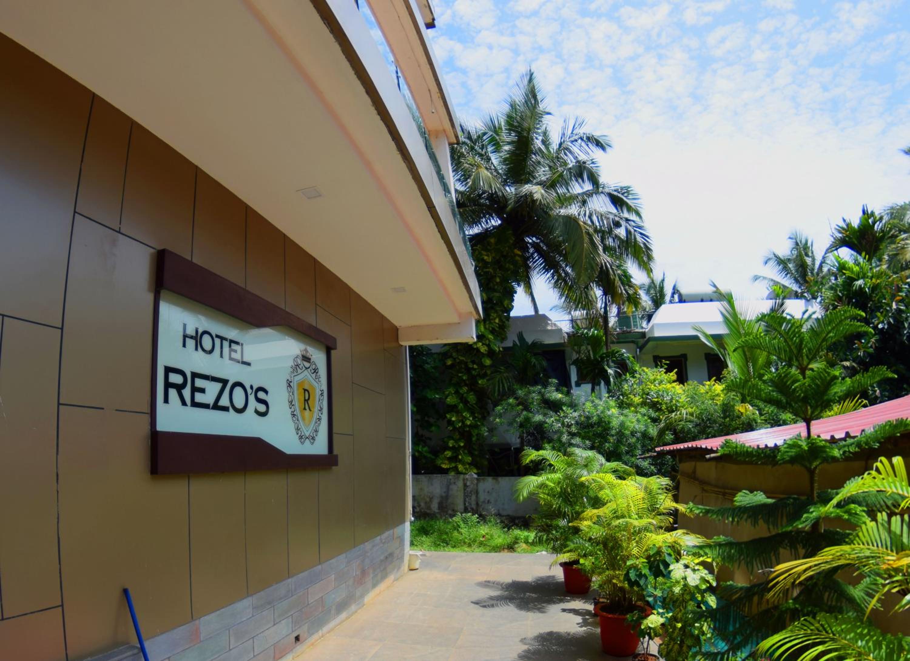 Rezo's Hotel 3/21