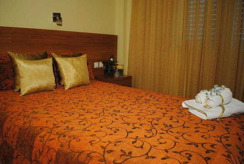 Ideal Hotel 12/23