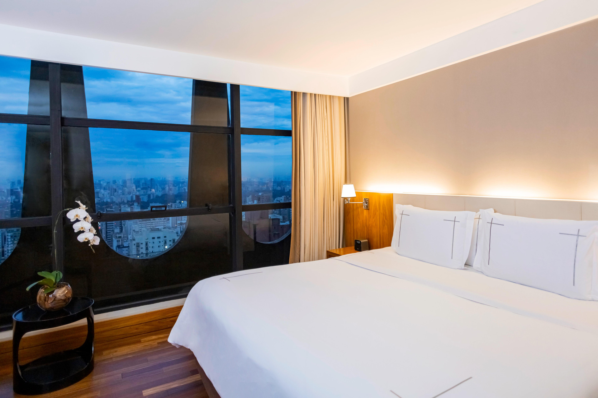 Superior, Double Bed, Street View