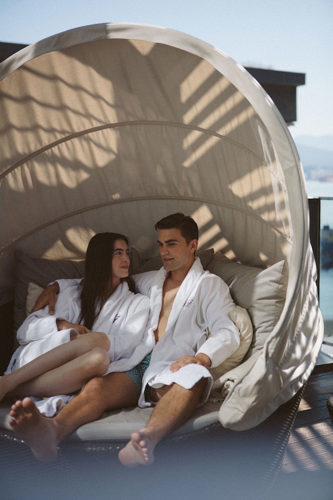 Fairmont Pacific Rim 10/50