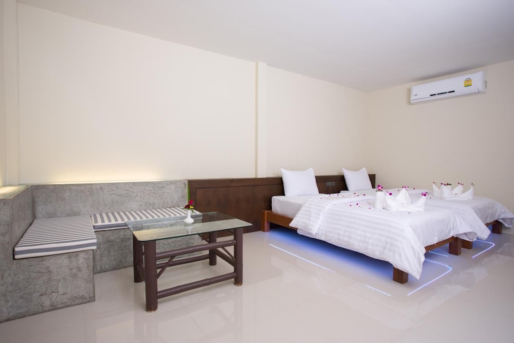 Suksompong Resort 7/29