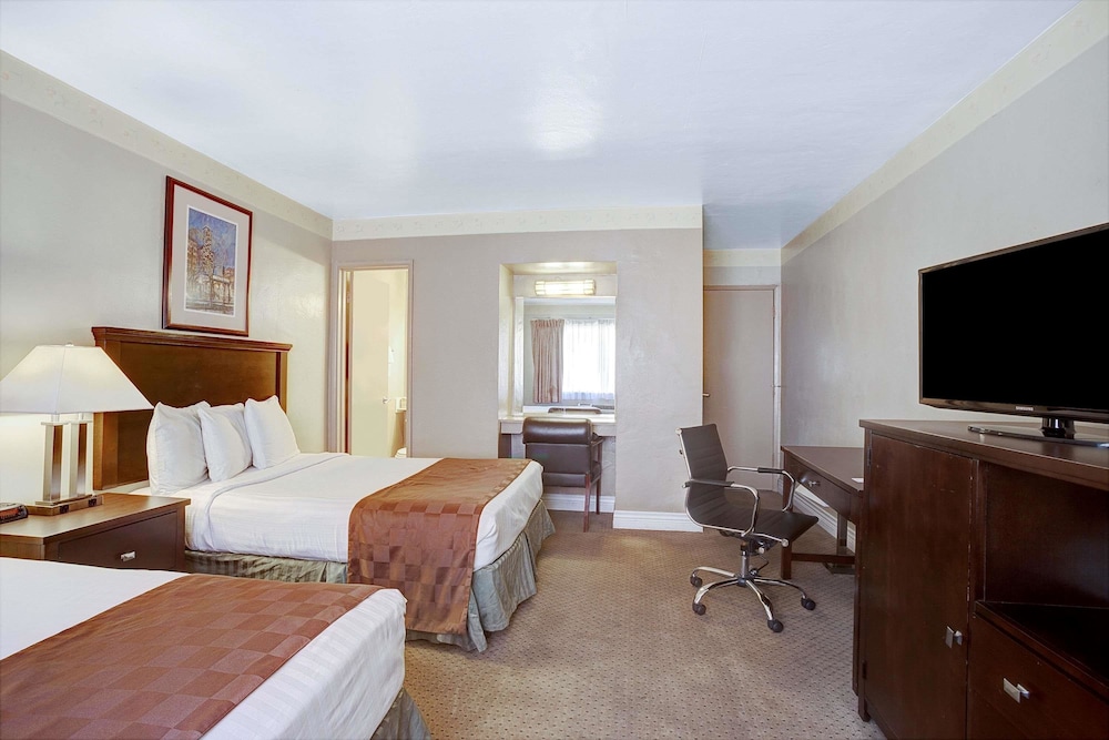 Travelodge by Wyndham Everett City Center 17/19