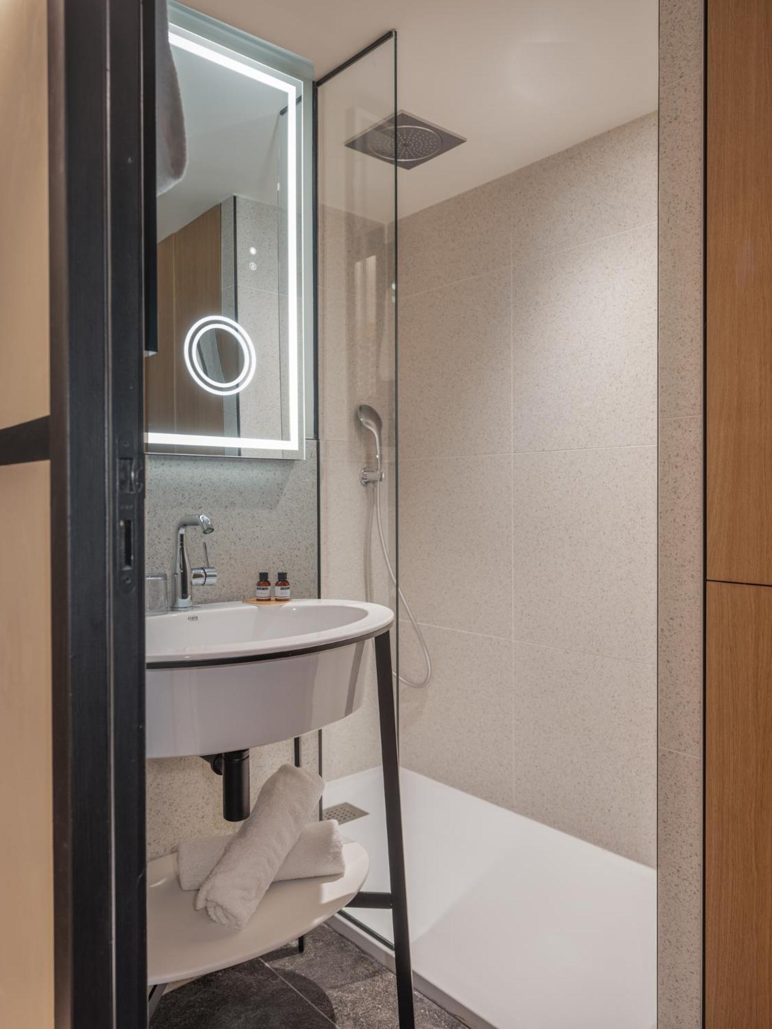 1 Bedroom, Duplex, Apartment, Terrace، Maisons du Monde Hotel & Suites - Marseille Vieux Port 3/3