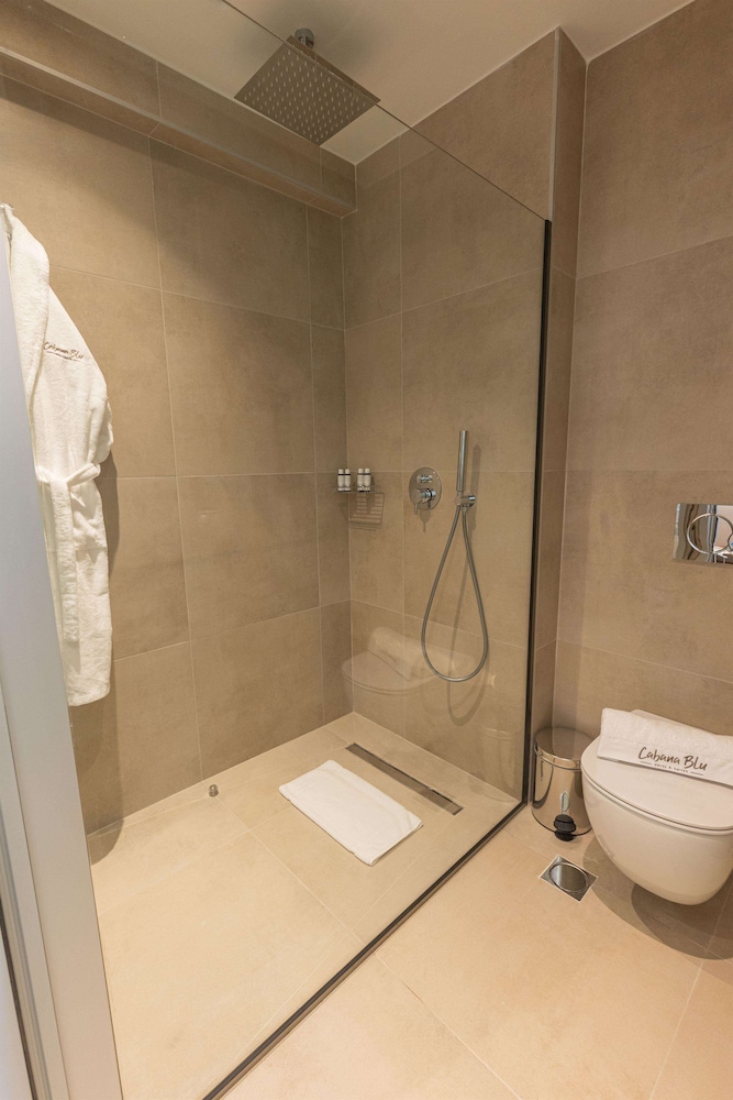 Cabana Blu Hotel and Suites 88/89