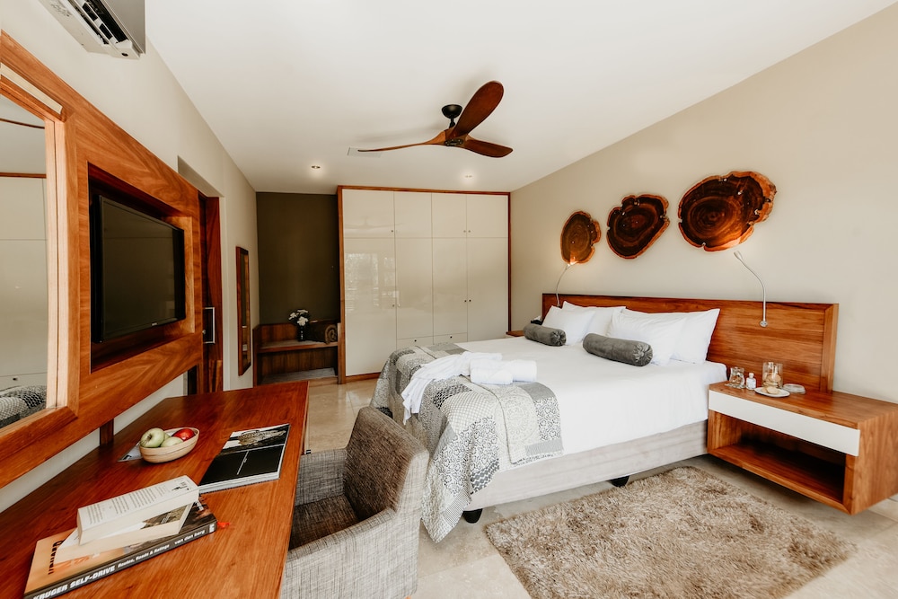 LUXURY, SUITE, KING BED, MOUNTAIN VIEW