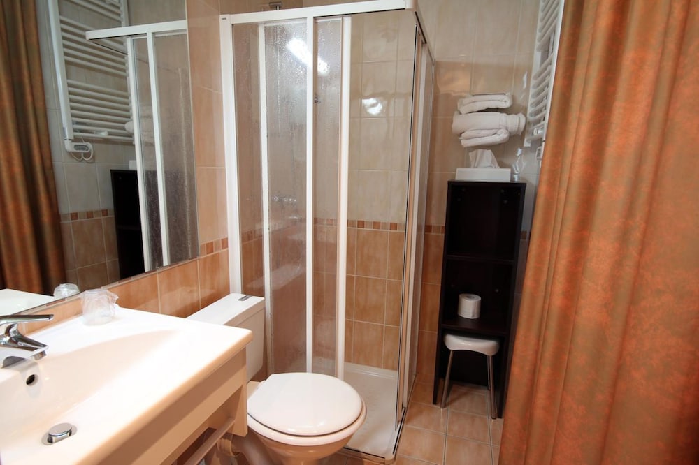 Hotel Des Trois Gares 10/48