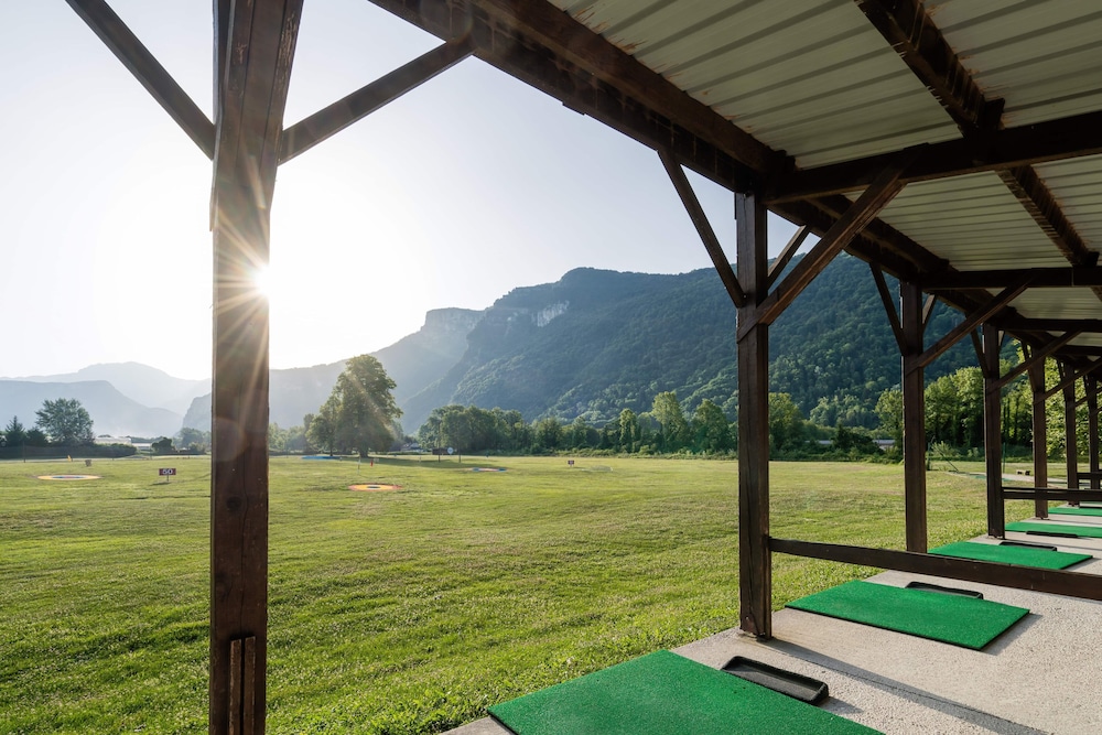 GOLF HOTEL DE GRENOBLE 45/53