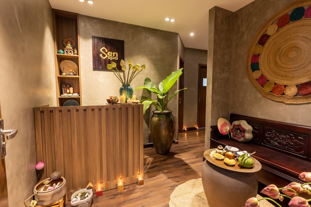 White Lotus hotel Hue 8/50