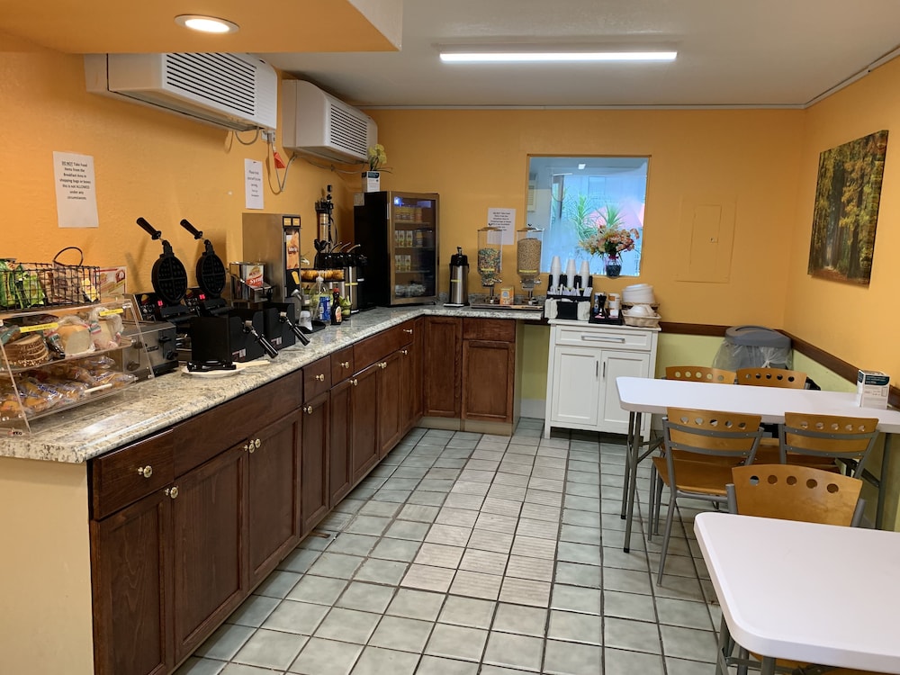 Rodeway Inn Kissimmee Maingate West 33/38