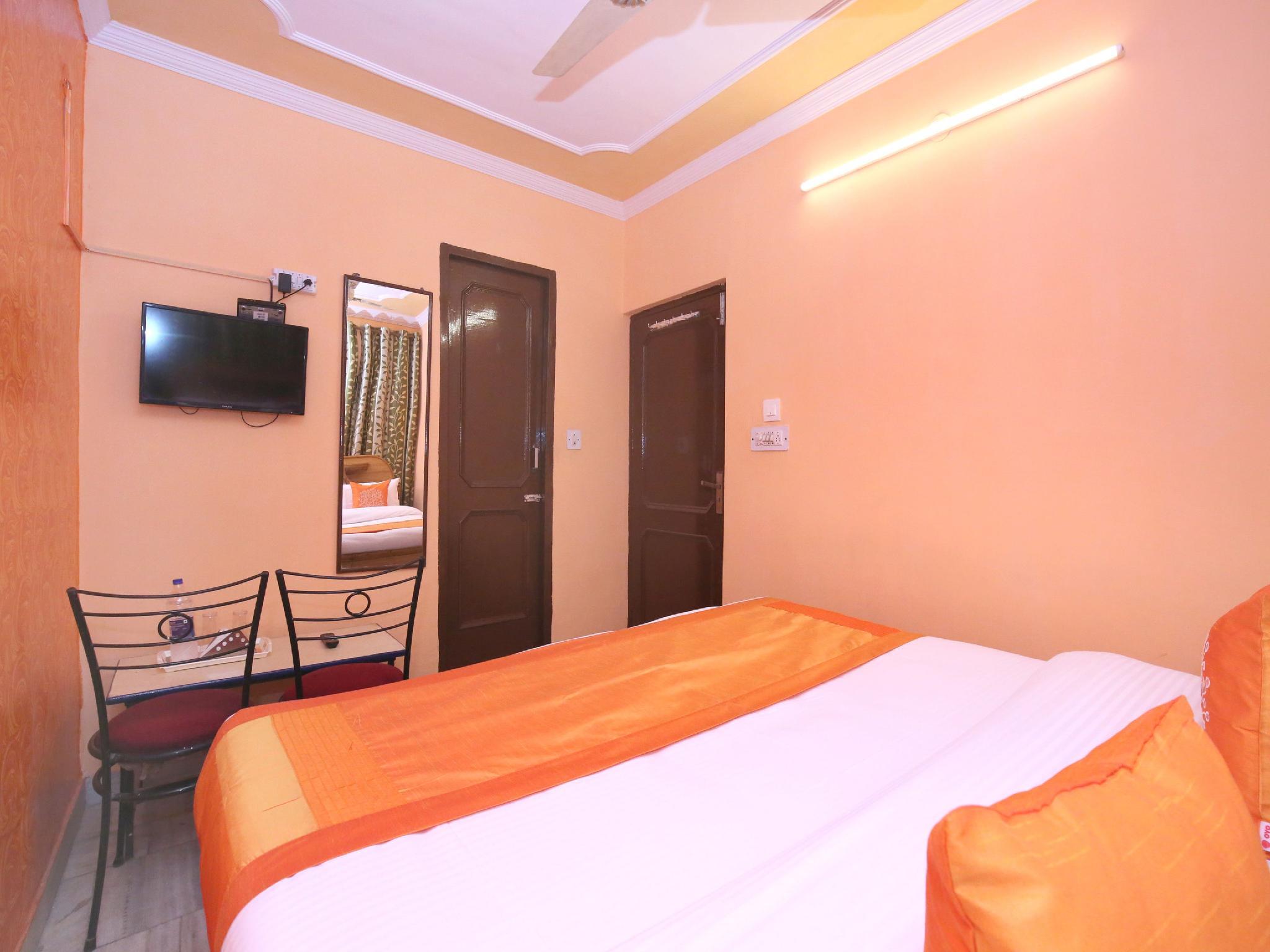 Oyo 10384 Hotel Rajesh Palace 14/30