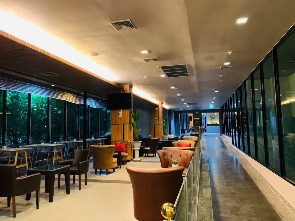 Mantra Varee Hotel 35/47