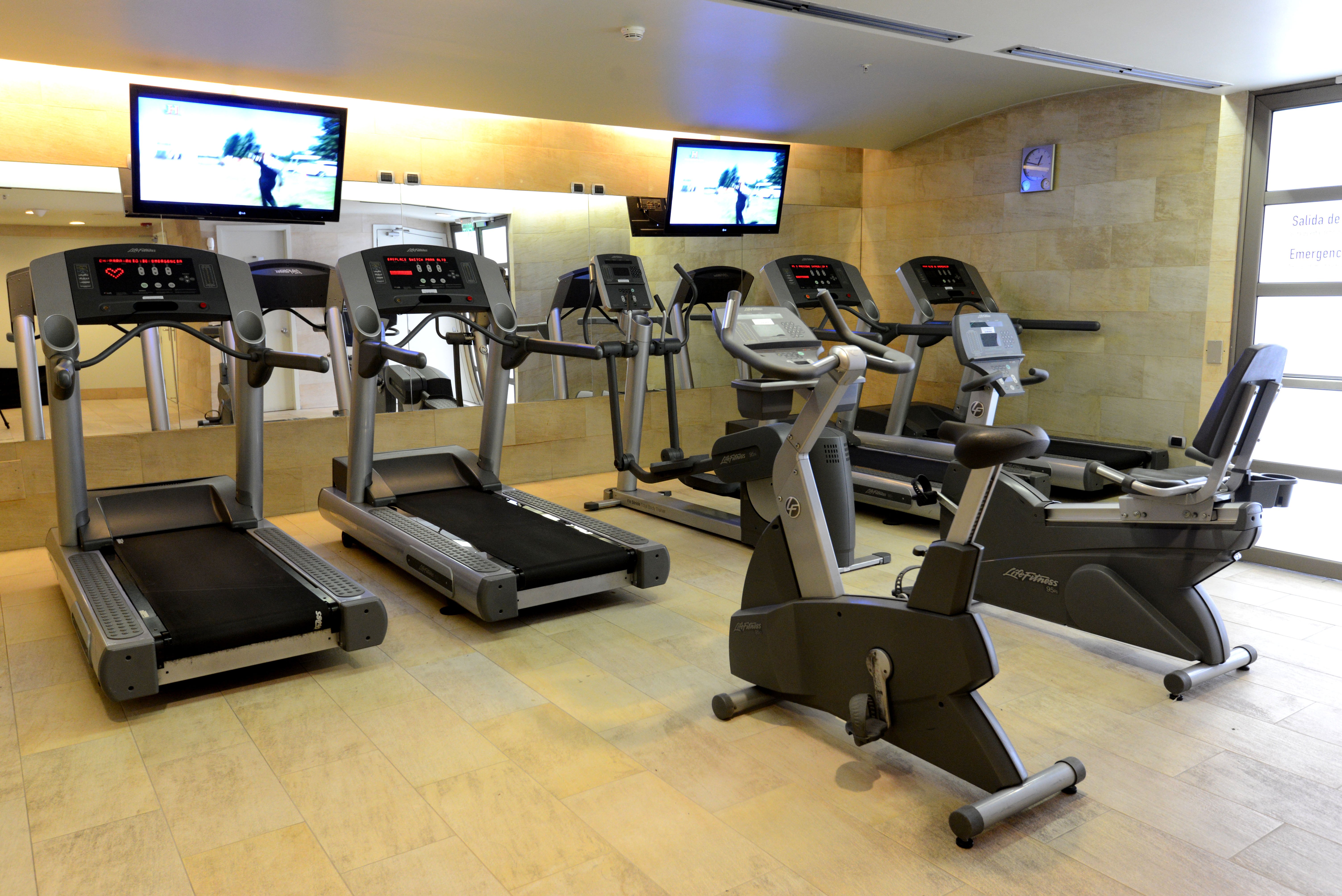 Holiday Inn Express Santiago Las Condes Former Holiday Inn Express Santiago el Golf 39/75