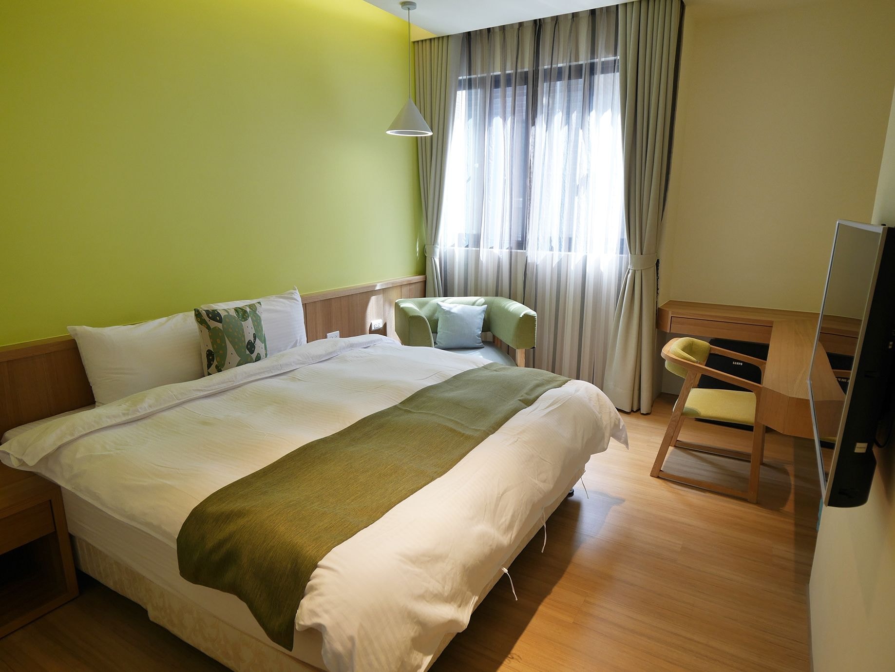 COMFORT, QUEEN BED, ACCESSIBLE