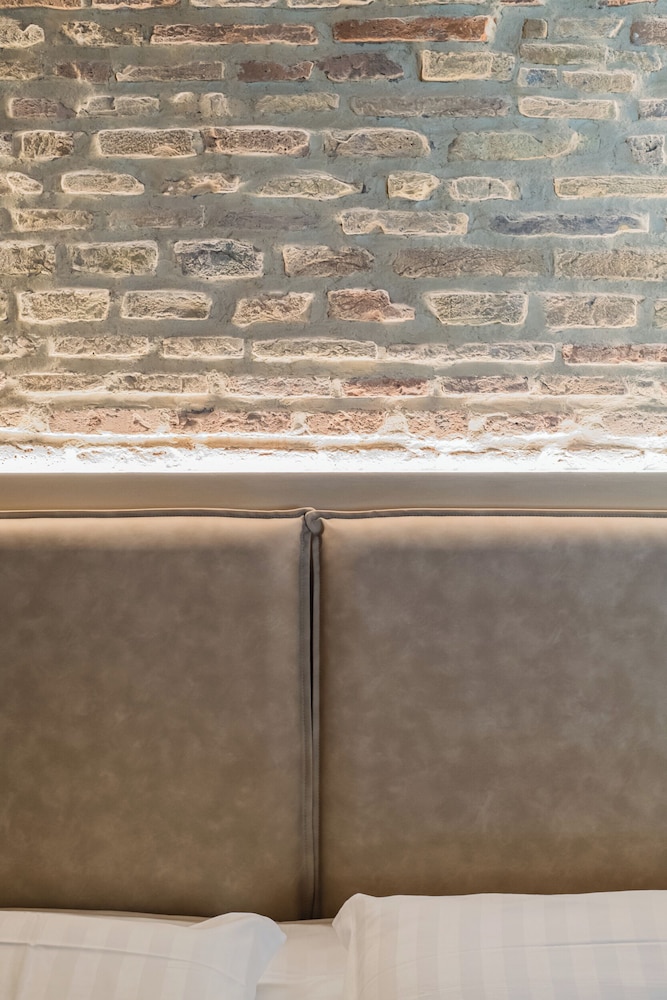 163 Boutique Hotel 20/50