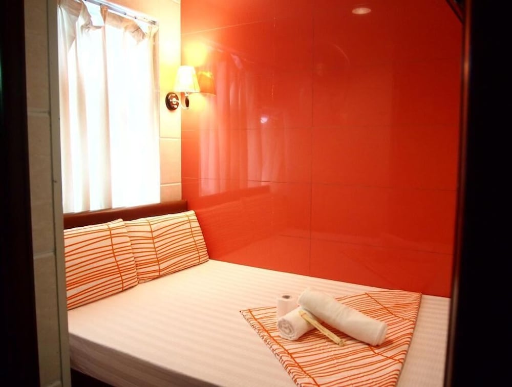 ROOM, SINGLE