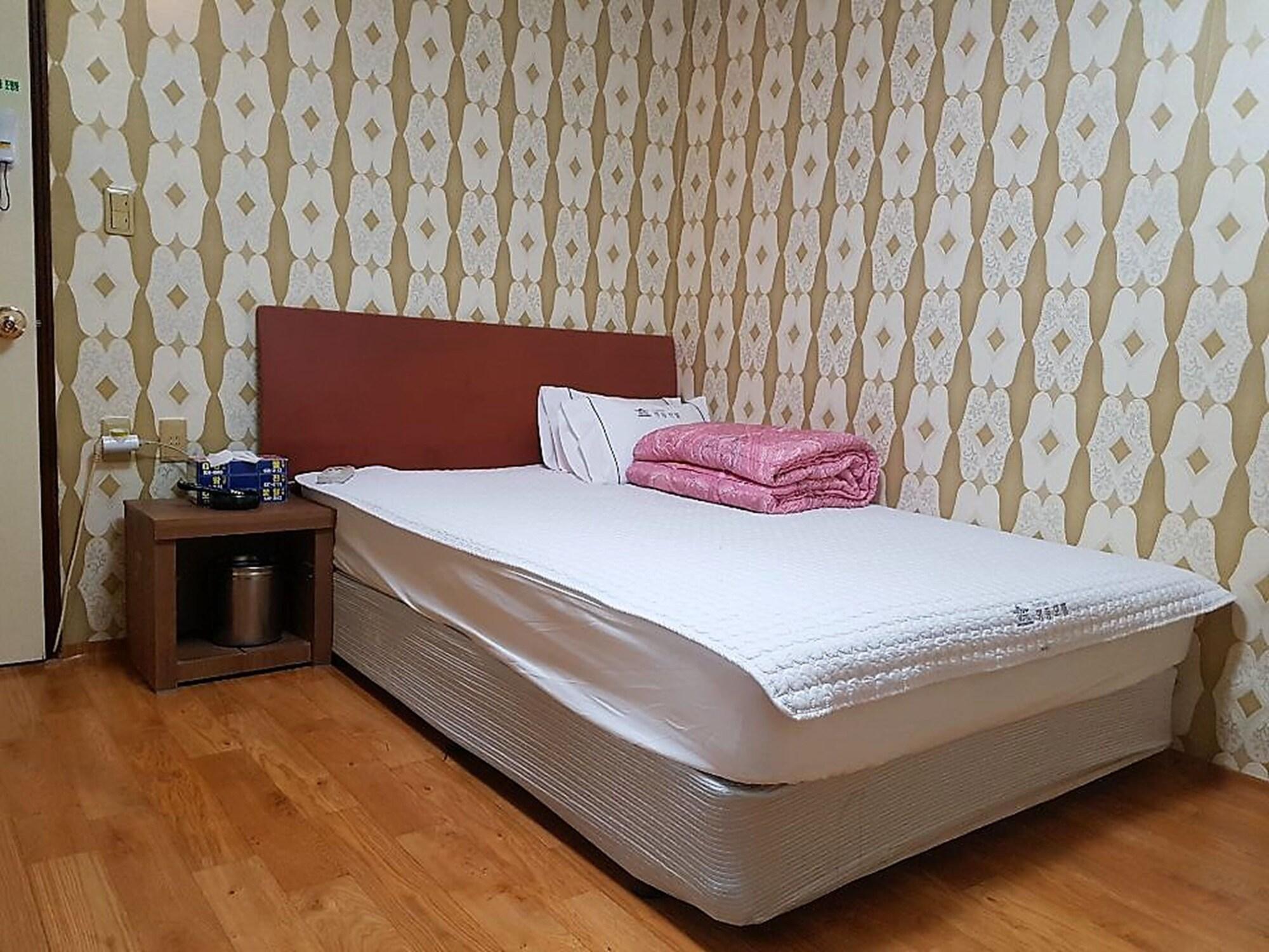 Myeongdong Motel 6/34