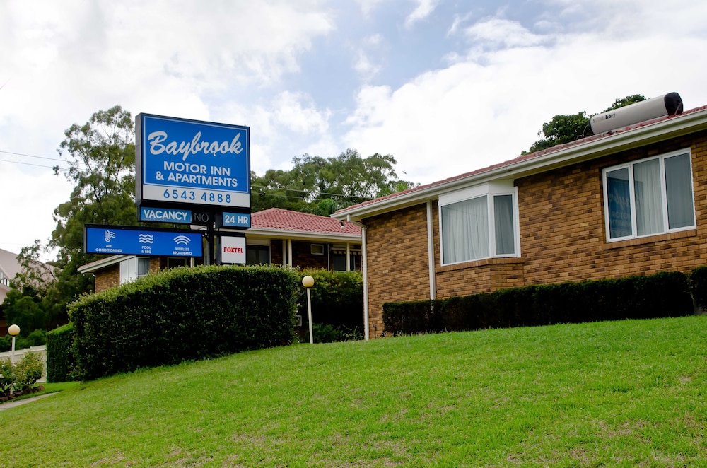 Baybrook Motor Inn & Apartments 30/34