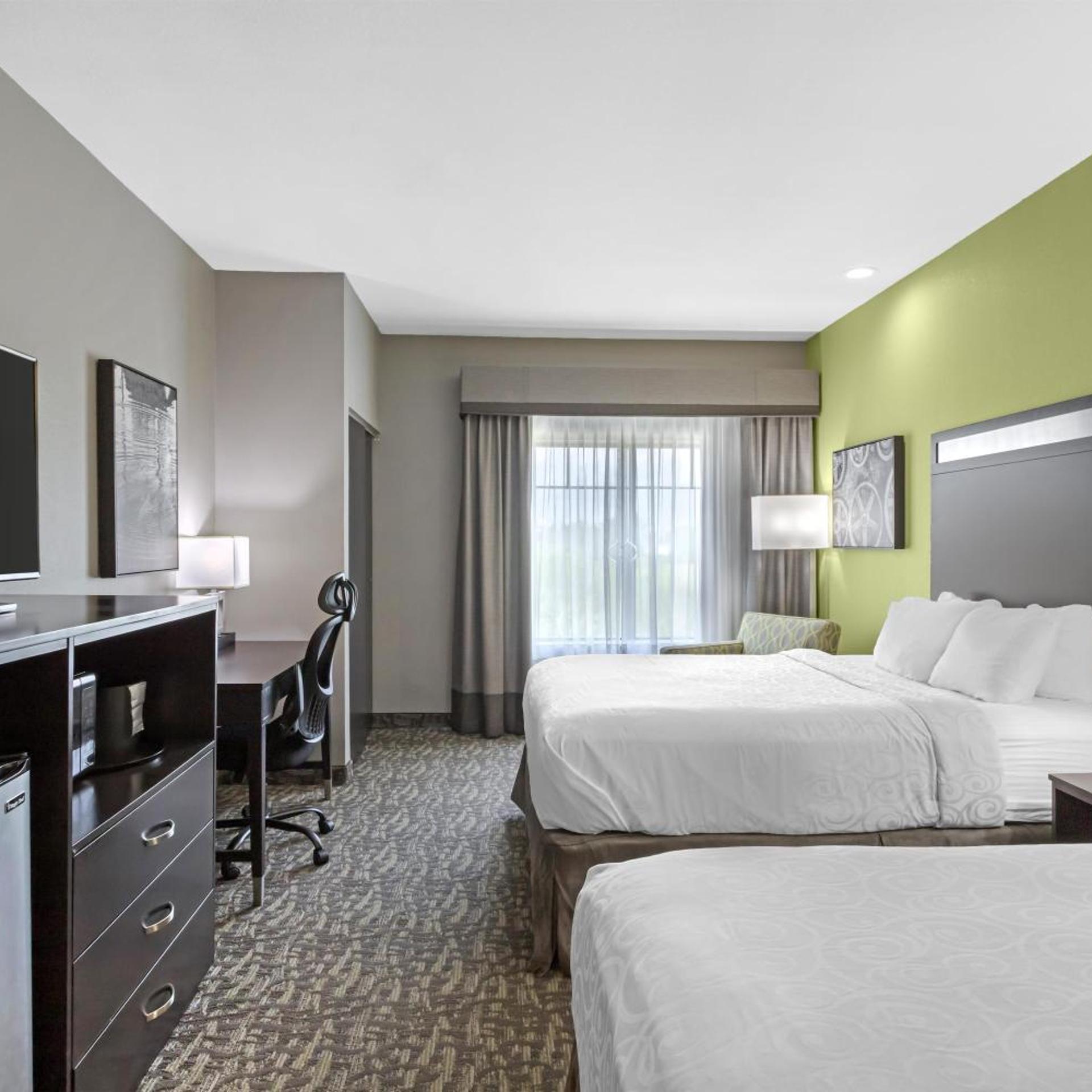 Room, 2 Queen Beds, Bathtub, Accessible