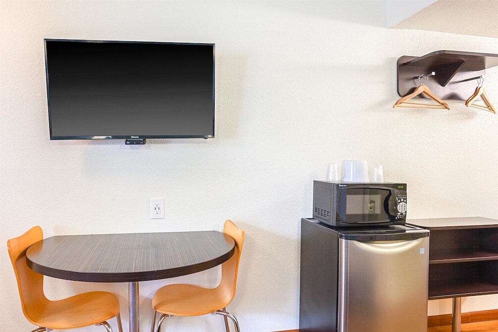 Motel6 Ventura, CA - Downtown 21/33
