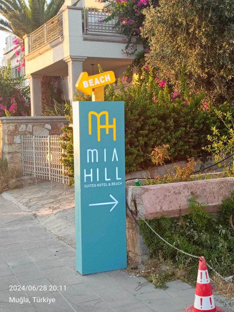 Mia Hill Suites 1/40