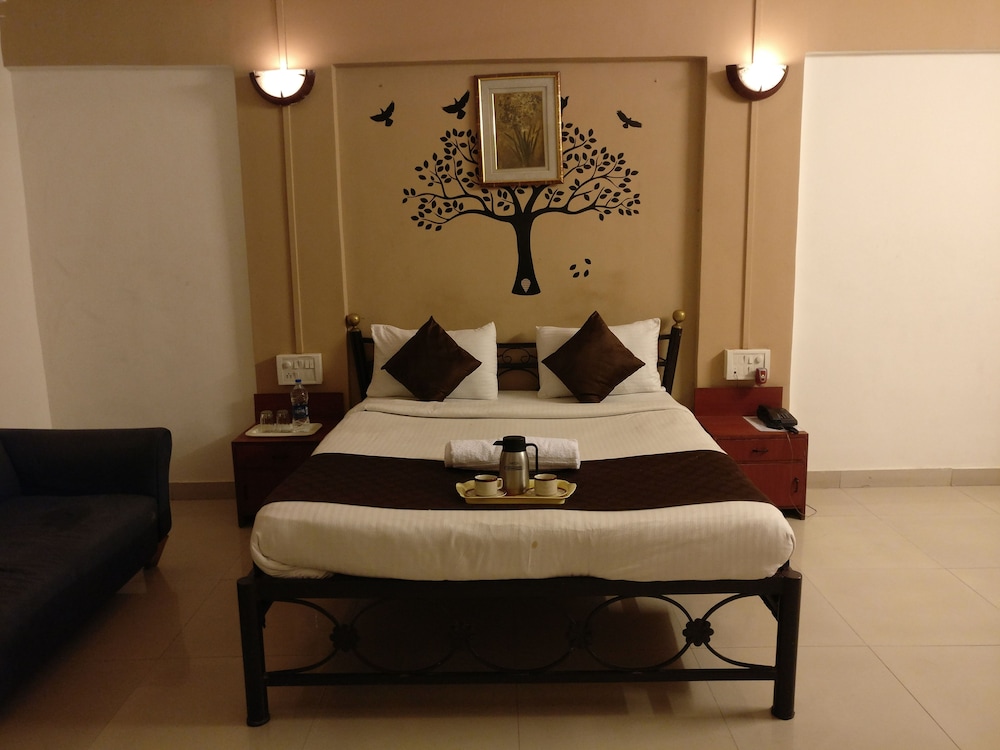 Hmr Royal Inn 17/35