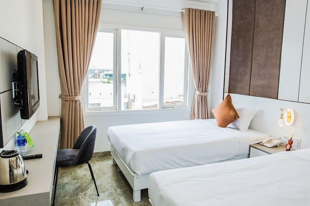 DELUXE, TWIN BEDS