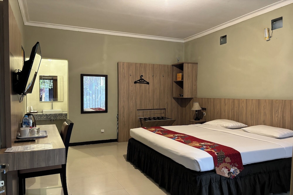 Executive, King Bed, Pool Access
