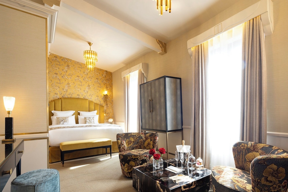 JUNIOR SUITE, TOP FLOOR