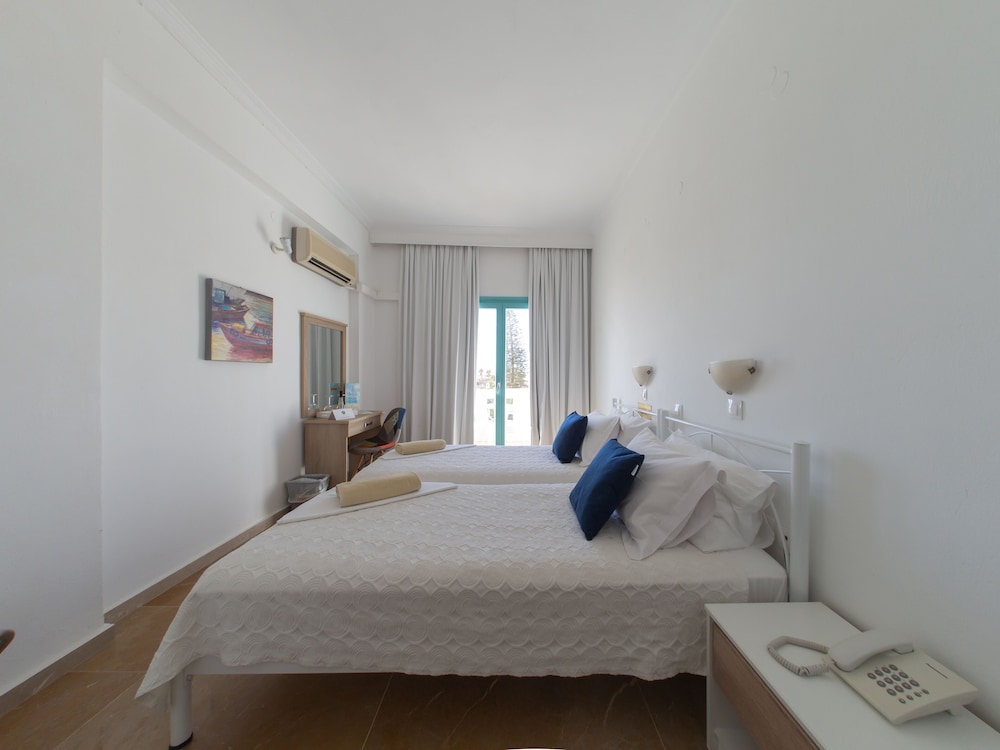 Amaryllis Beach Hotel 16/50