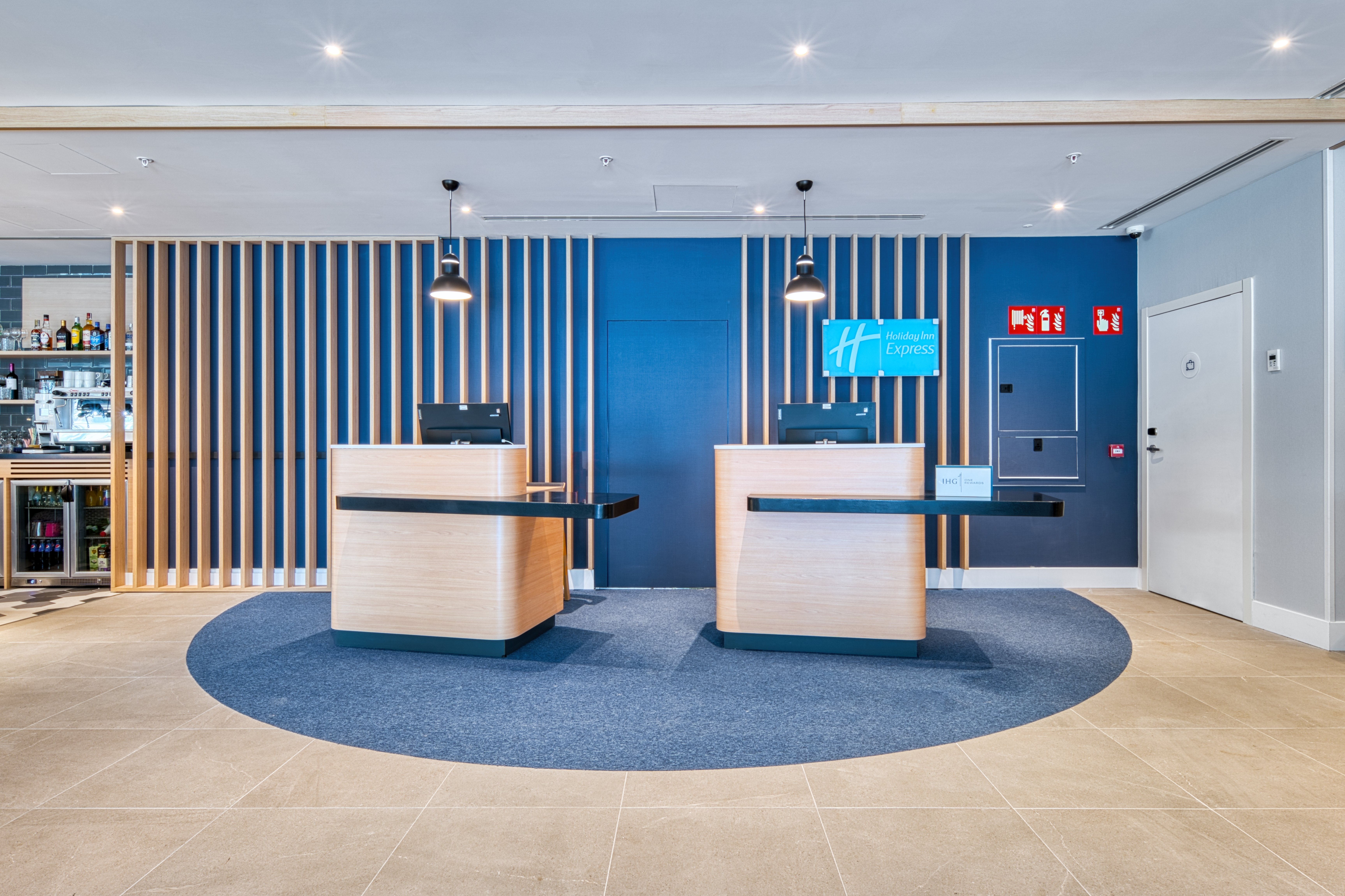 Holiday Inn Express Madrid Airport 8/40