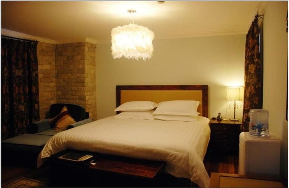DELUXE, SUITE