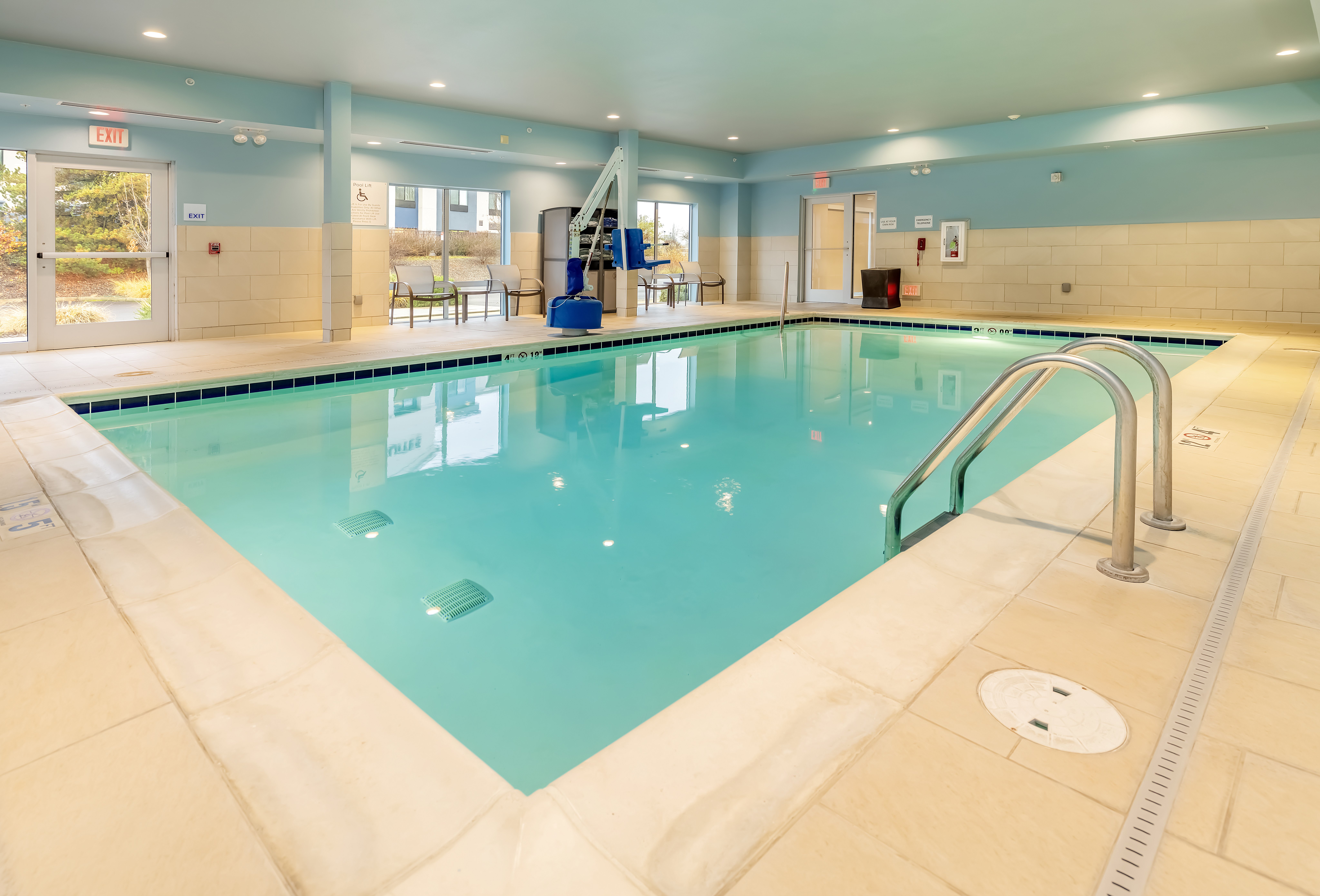Holiday Inn Express and Suites Medford 23/38